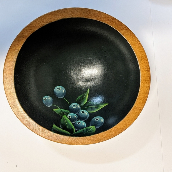 Wooden bowls, small (5) hand painted, signed - Picture 10 of 10